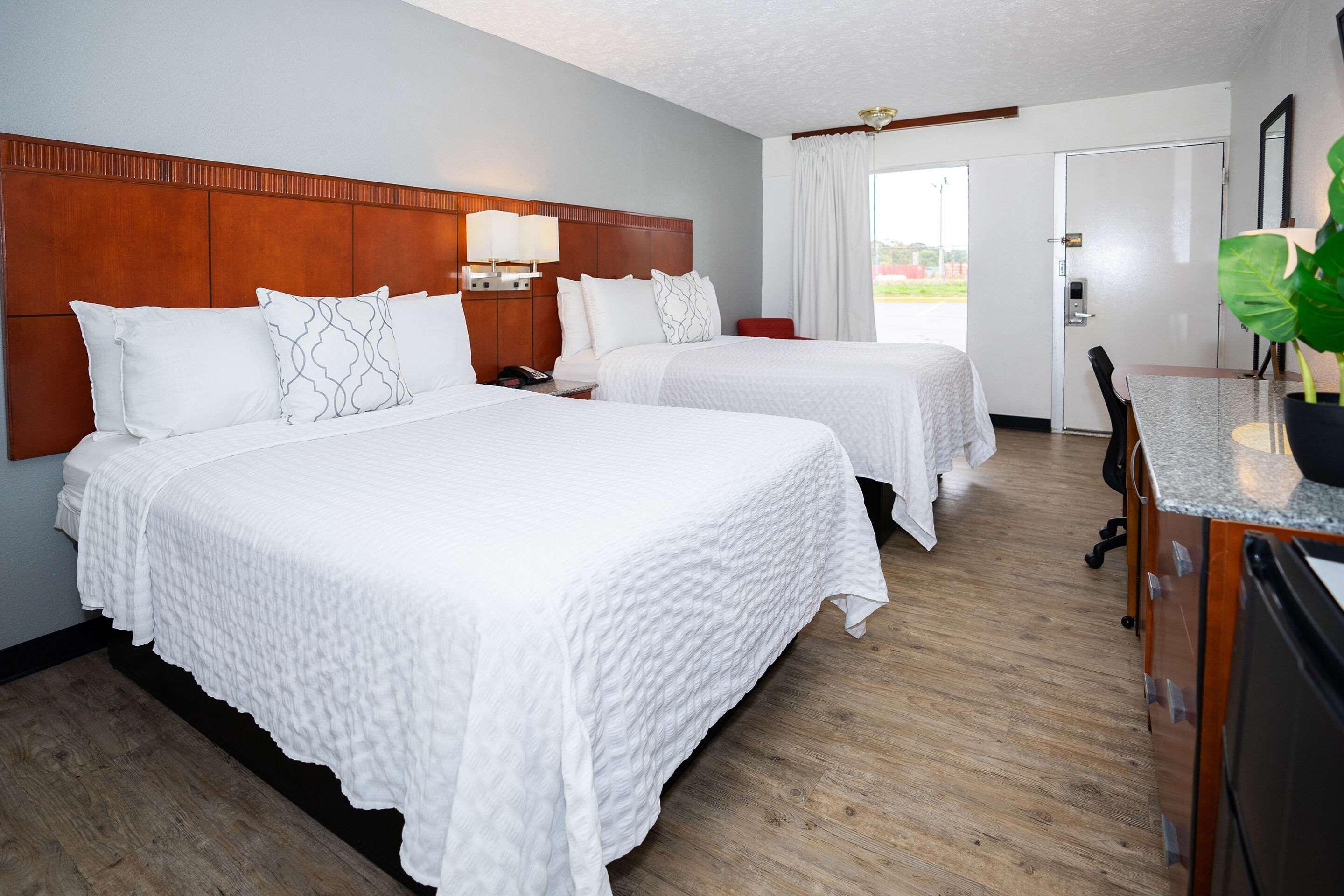 Ramada By Wyndham Lumberton Hotel Екстериор снимка