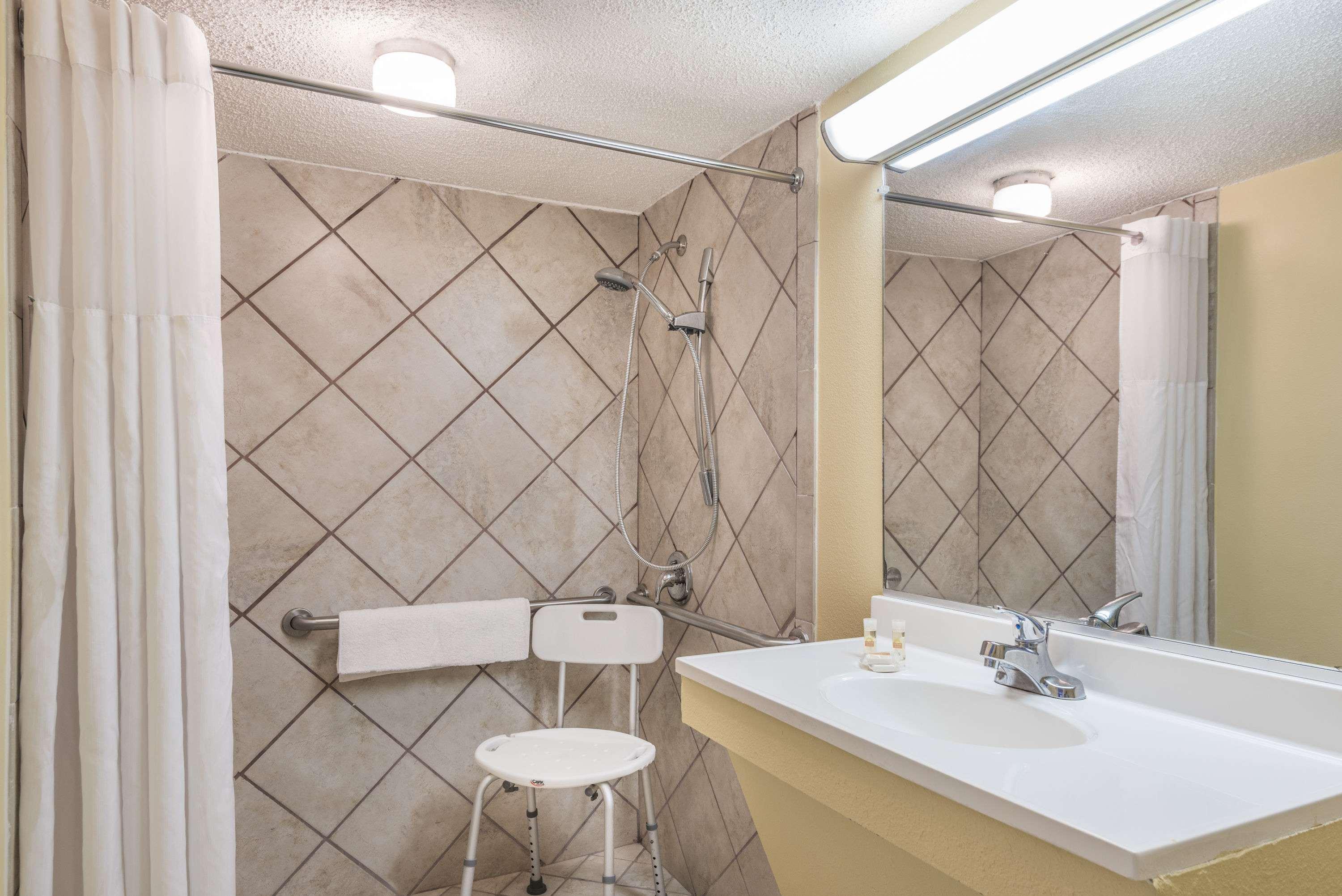 Ramada By Wyndham Lumberton Hotel Екстериор снимка