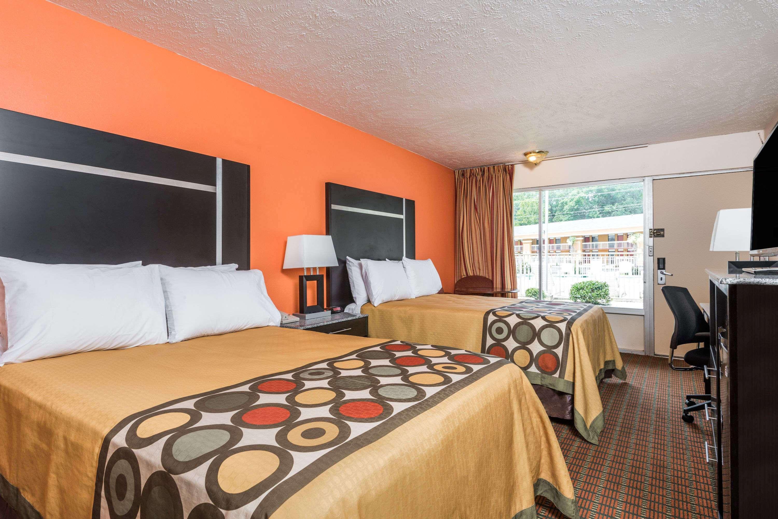 Ramada By Wyndham Lumberton Hotel Екстериор снимка