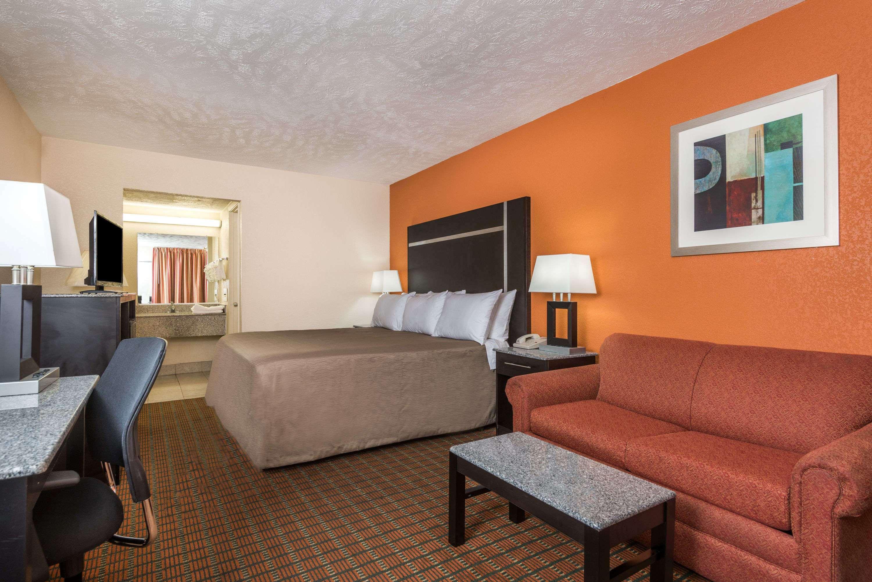 Ramada By Wyndham Lumberton Hotel Екстериор снимка