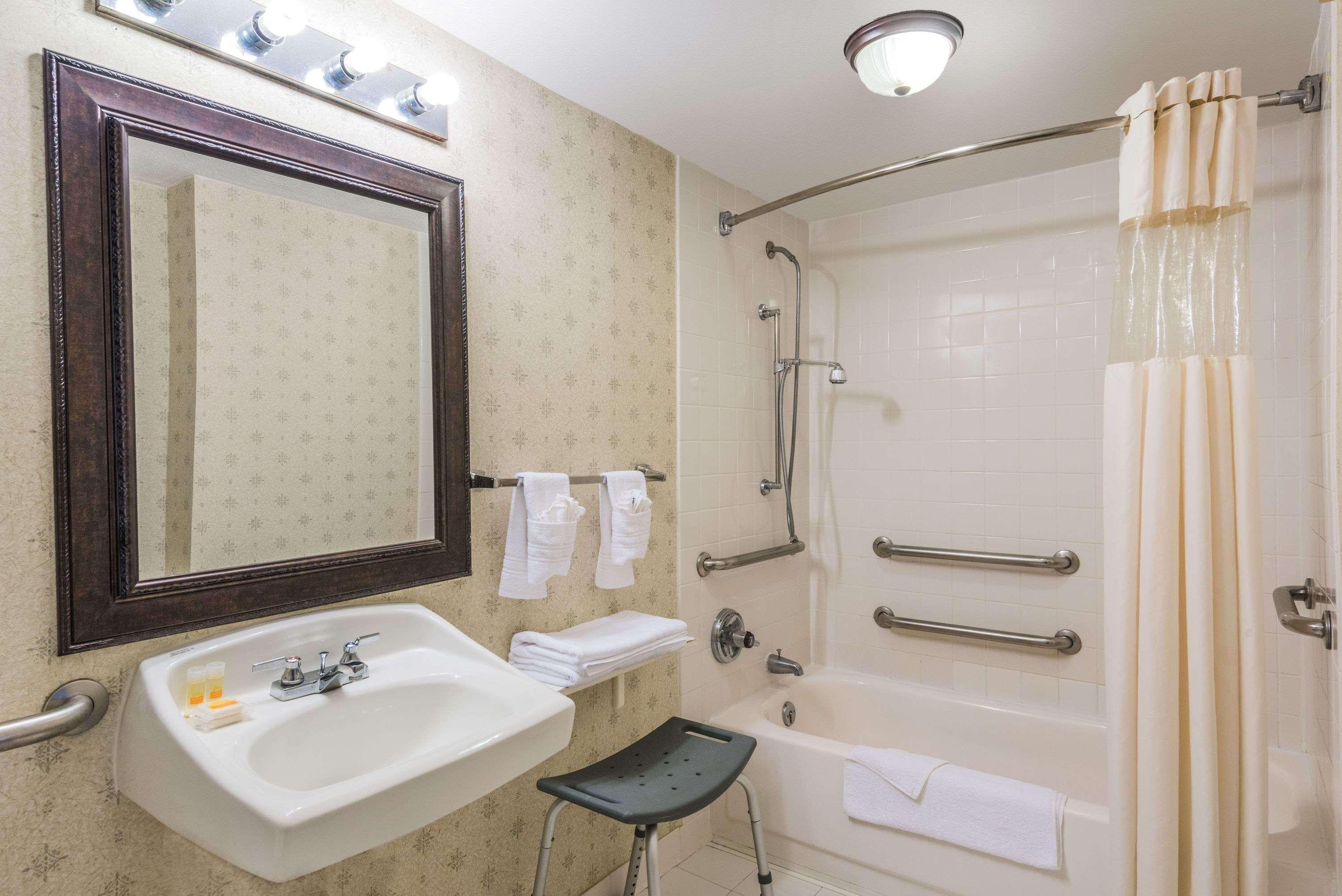 Ramada By Wyndham Lumberton Hotel Екстериор снимка