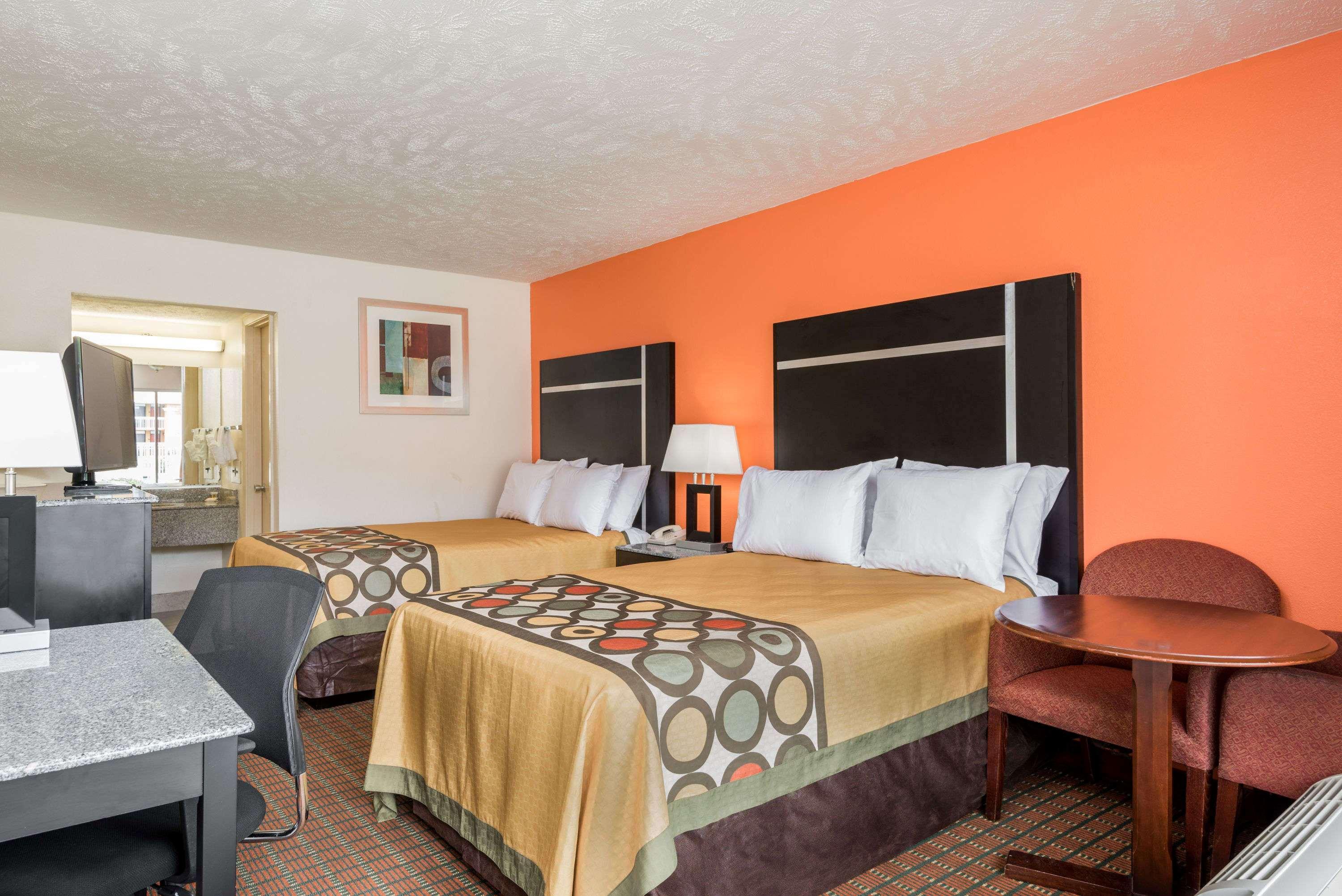 Ramada By Wyndham Lumberton Hotel Екстериор снимка