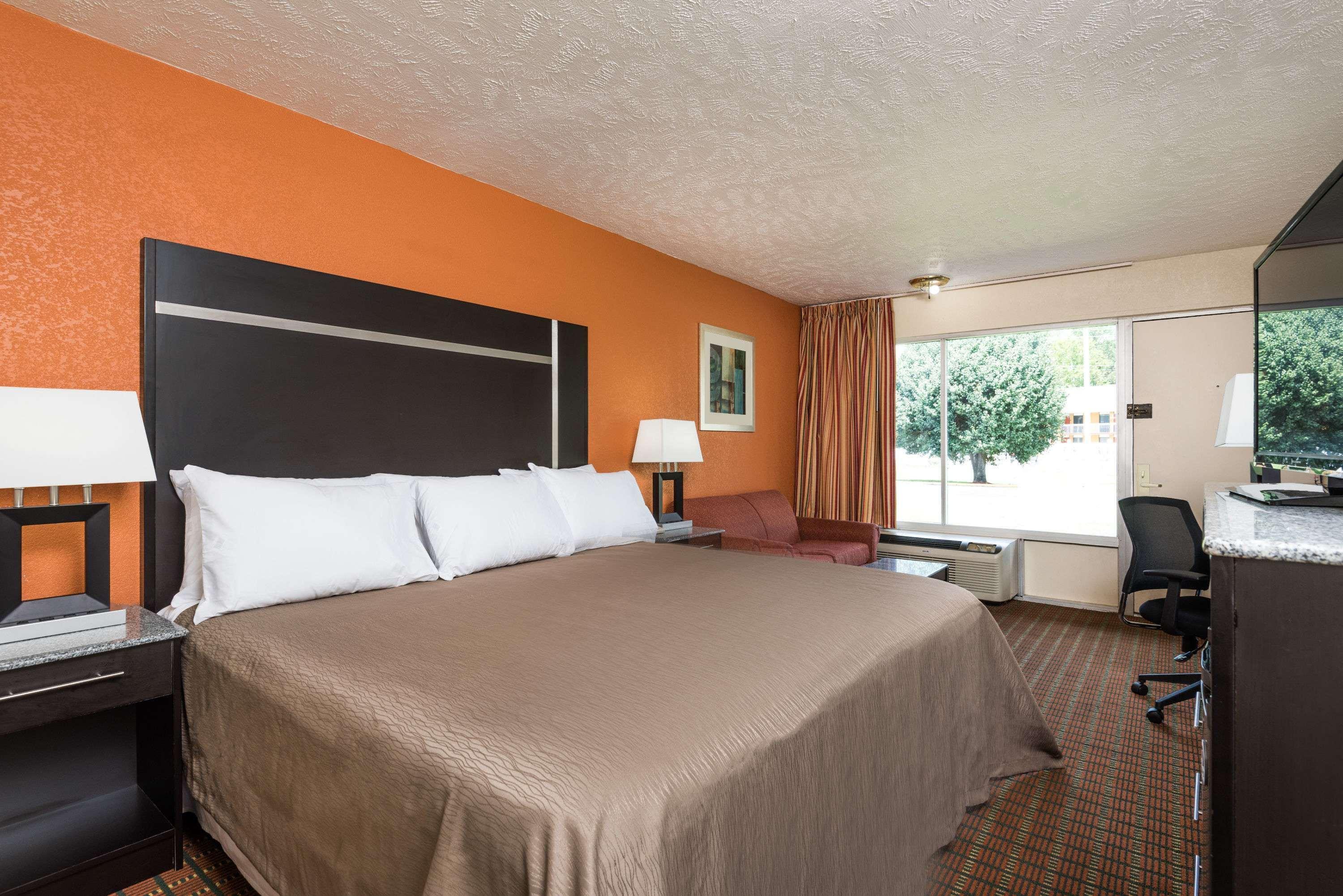 Ramada By Wyndham Lumberton Hotel Екстериор снимка