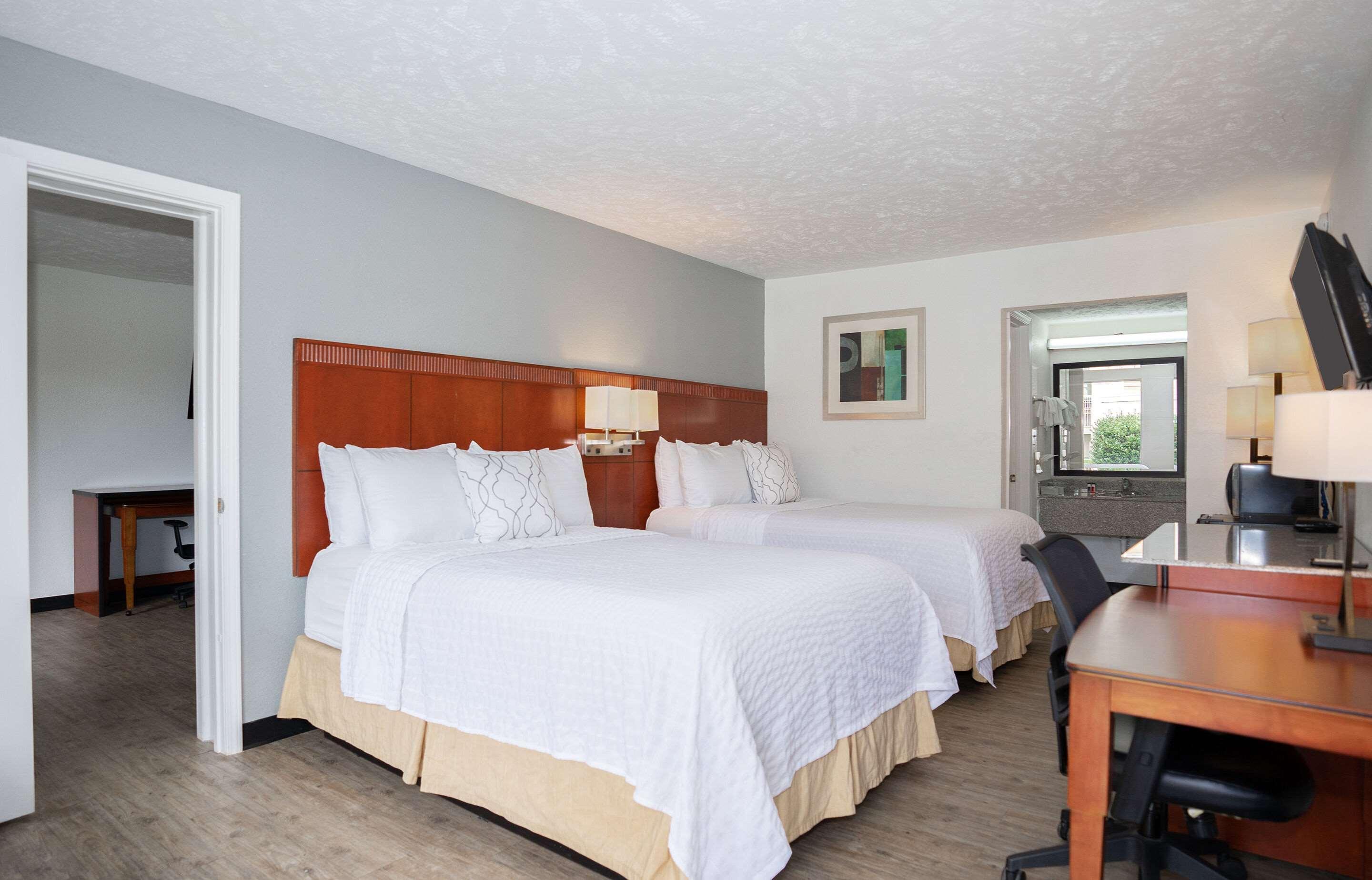 Ramada By Wyndham Lumberton Hotel Екстериор снимка