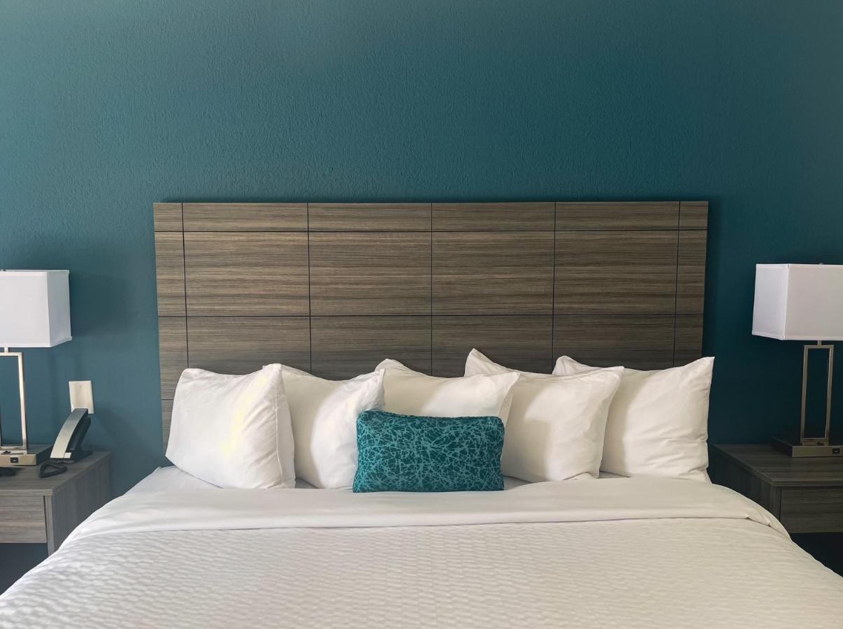 Ramada By Wyndham Lumberton Hotel Екстериор снимка
