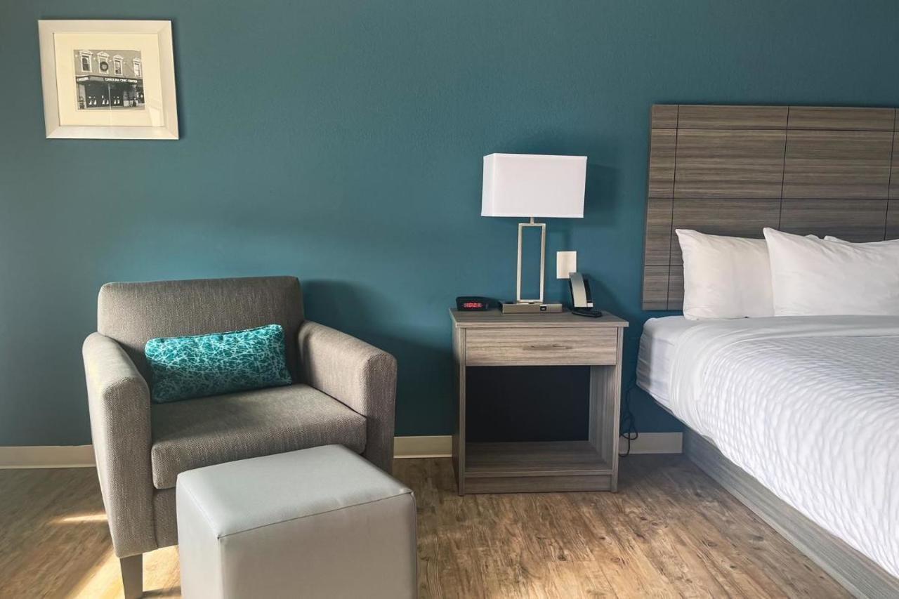 Ramada By Wyndham Lumberton Hotel Екстериор снимка
