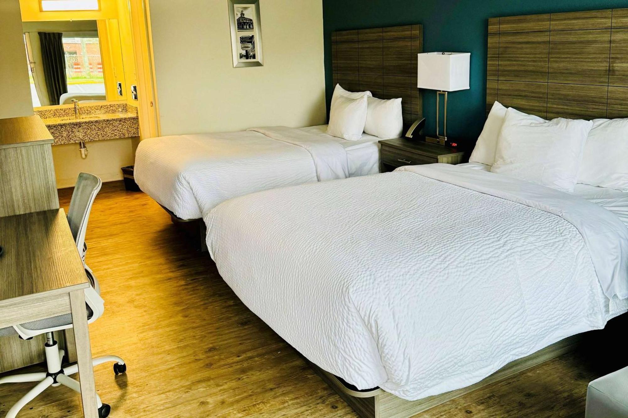 Ramada By Wyndham Lumberton Hotel Екстериор снимка