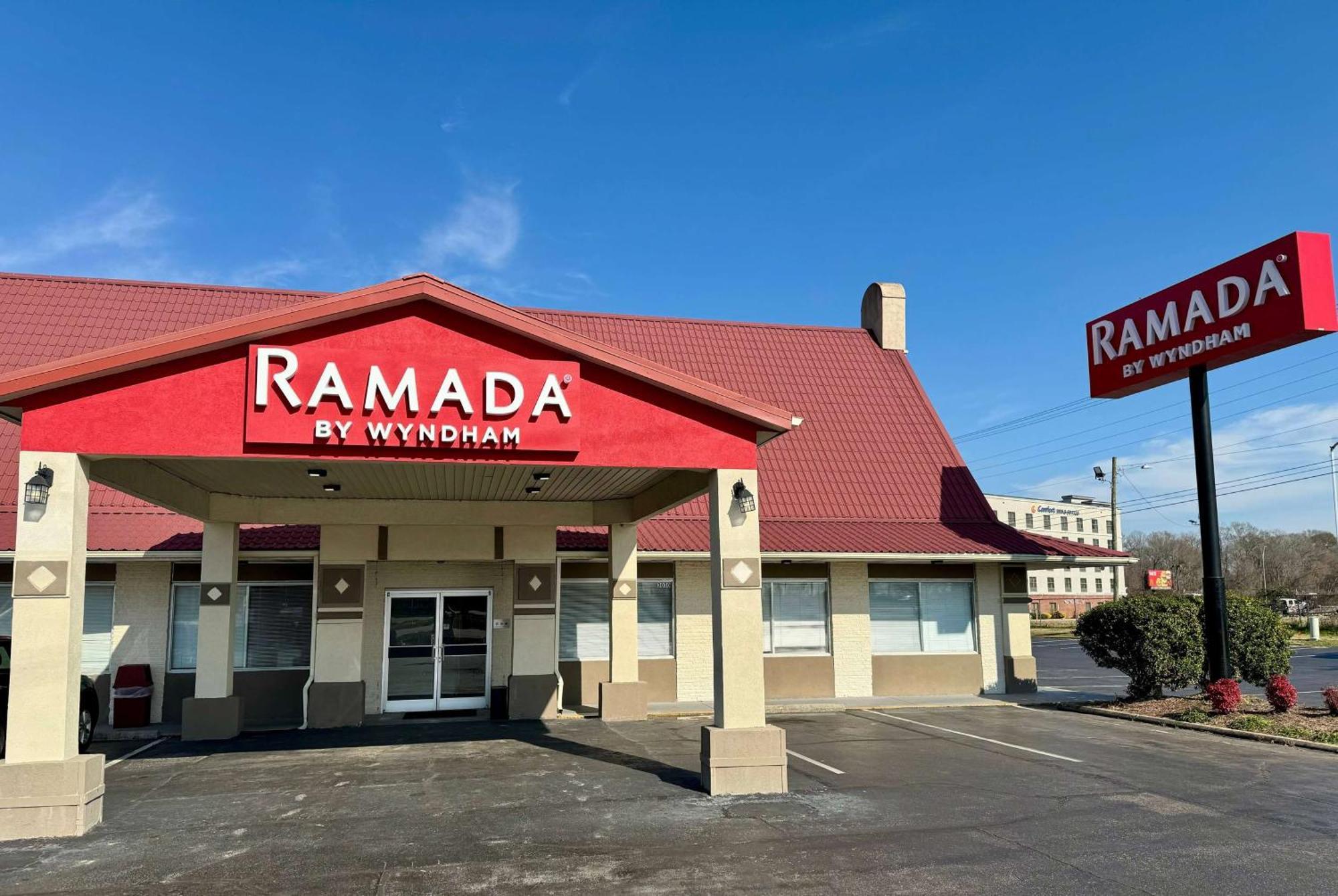 Ramada By Wyndham Lumberton Hotel Екстериор снимка