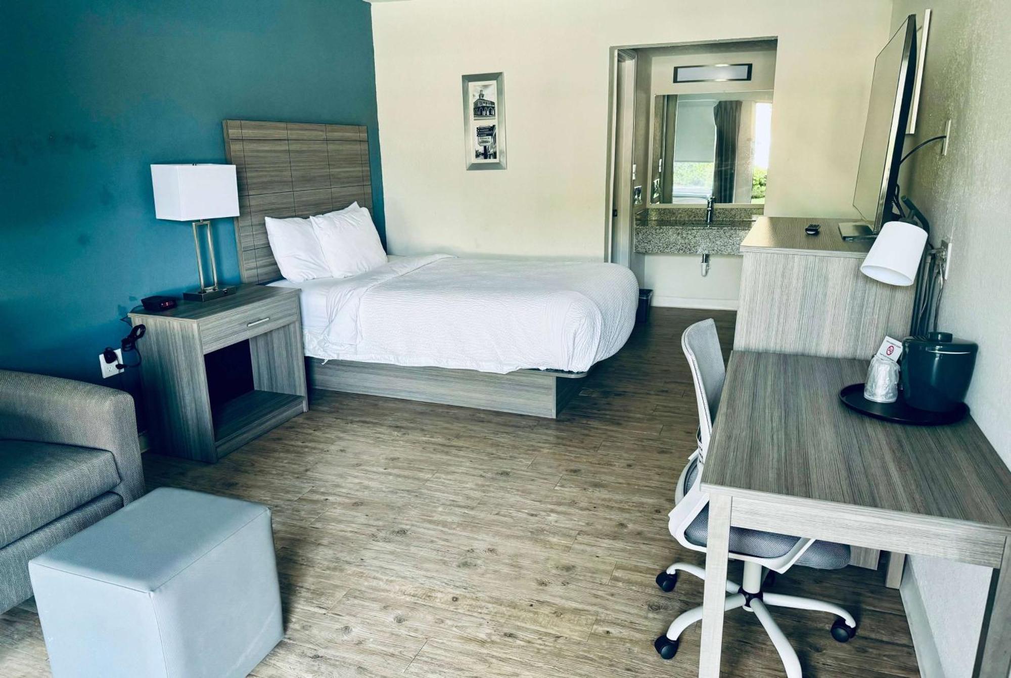 Ramada By Wyndham Lumberton Hotel Екстериор снимка